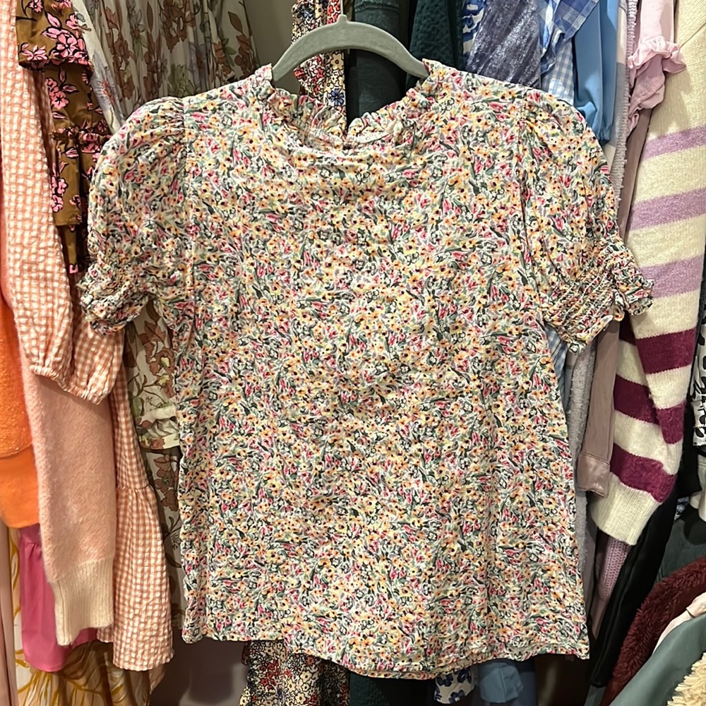 Floral puff sleeve shirt